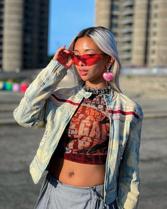 Dalam postingan tersebut, Grace kemudian memperlihatkan tulisannya pada 2014 di mana wanita tersebut tampak memuja Zayn Malik dan berharap bisa bertemu. Mata kita yang fana tidak layak melihat kecantikan sejati Zayn Malik yang berkilauan, Kalau aku bertemu seseorang seindah Zayn Malik, aku akan menangis, Aku bersedia membunuh keluargaku untuk menyentuh Zayn Malik, tulisnya. Foto: Instagram Grace Dumdaw