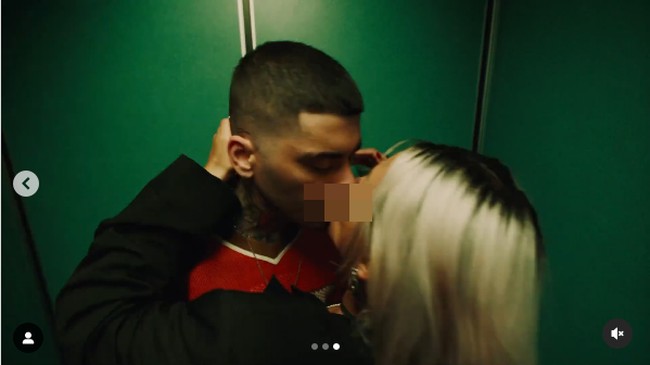 Grace Dumdaw bikin iri penggemar yang melihat bagaimana mereka berakting romantis dalam video klip terbaru Zayn Malik. Wanita tersebut semakin mengejutkan fans setelah mengaku sebagai deranged fan girl atau fans yang tergila-gila dengan pelantun I Dont Wanna Live Forever.  Foto: Instagram Grace Dumdaw