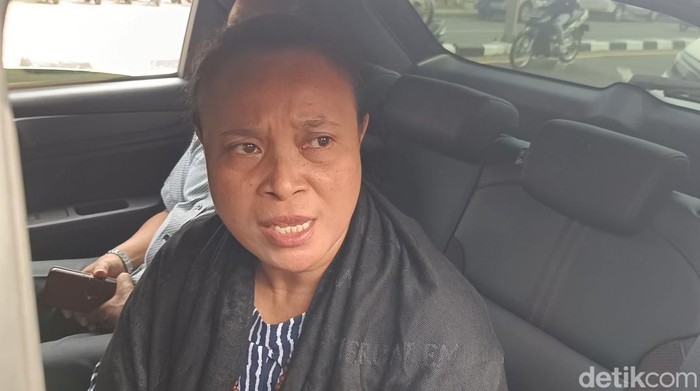 Ibu Bripda IDF alias Bripda ID, Antonia, berharap tidak ada yang ditutup-tutupi saat rekonstruksi (Rizky AM/detikcom)
