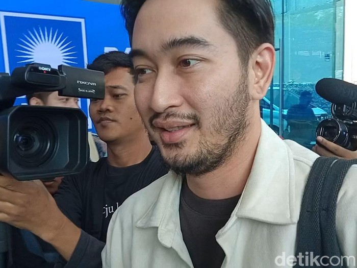 Jeje Govinda saat datang ke PAN.