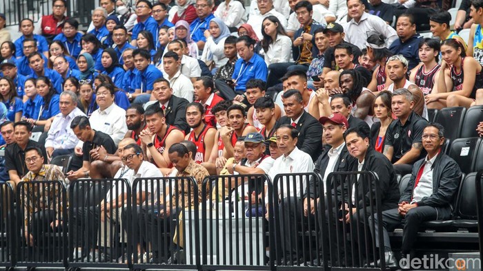 Jokowi meresmikan Indonesia Arena, Senin (7/8/2023) siang. Gelanggang olahraga tertutup itu berkapasitas penonton 16 ribu orang.