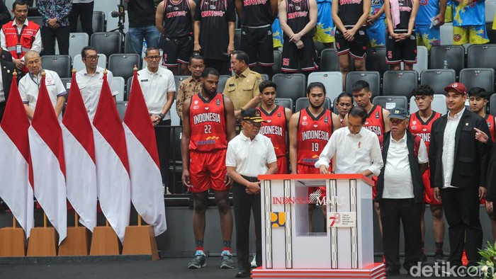 Jokowi meresmikan Indonesia Arena, Senin (7/8/2023) siang. Gelanggang olahraga tertutup itu berkapasitas penonton 16 ribu orang.