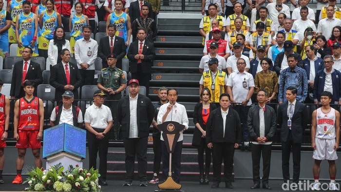 Jokowi meresmikan Indonesia Arena, Senin (7/8/2023) siang. Gelanggang olahraga tertutup itu berkapasitas penonton 16 ribu orang.