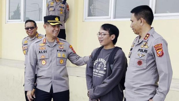 Kapolda Jabar saat mengecek ujian praktik SIM C di Polres Cimahi