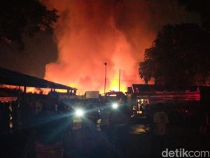 Kebakaran Pasar Sadang Serang: Awal Mula hingga Penyebab Diselidiki