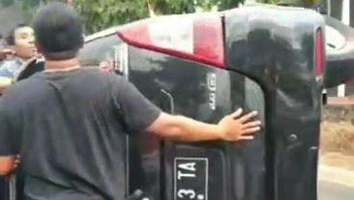 Kecelakaan di depan Kantor Basarnas Jepara tepatnya Desa Troso Kecamatan Pecangaan, Kabupaten Jepara.