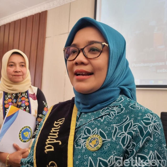 Ketua TP PKK Surabaya Rini Indriyani