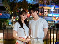 Heboh Yoona Hadiri Konser Lee Junho, Bikin Fans King the Land Histeris