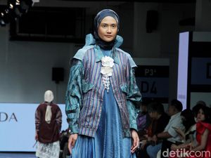 Foto: 8 Koleksi Busana Muslim Ria Miranda, Hadirkan Sentuhan Tenun Garut