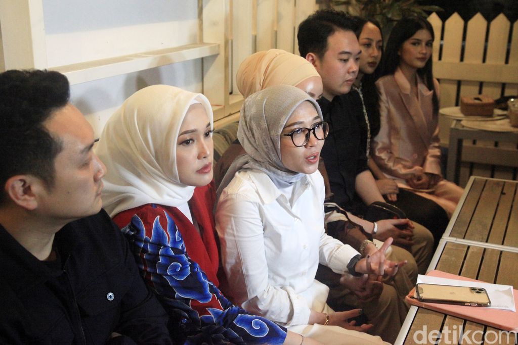 Miss Universe Indonesia menggelar konferensi pers di Jakarta, Senin (7/8/2023).