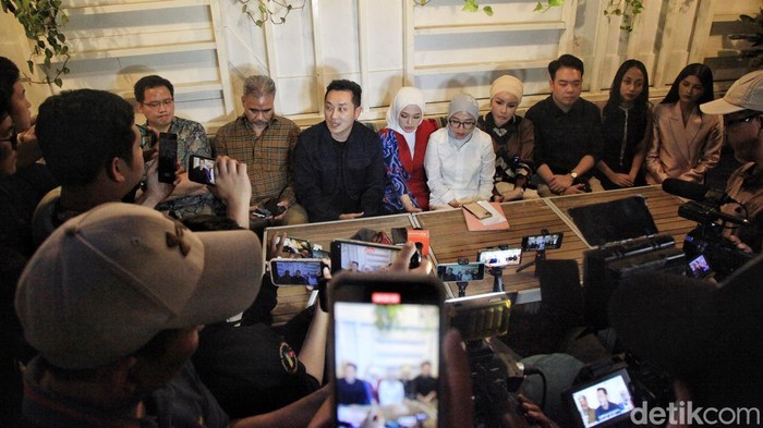 Miss Universe Indonesia menggelar konferensi pers di Jakarta, Senin (7/8/2023).