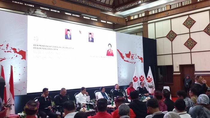 Megawati saat memberi pengarahan ke jajaran BRIN Bali (Anggi-detikcom)