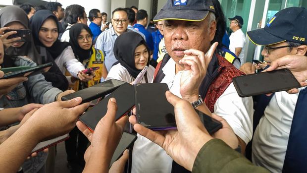 Menteri BUMN dan Menteri PUPR di Gelora Bung Karno