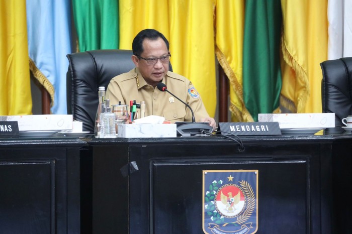 Menteri Dalam Negeri (Mendagri) Tito Karnavian mengungkap instruksi Presiden Joko Widodo (Jokowi) untuk mempersiapkan dan memastikan ketersediaan beras nasional tetap terpenuhi di tengah fenomena iklim El Nino.