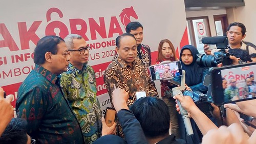 Menteri Komunikasi dan Informatika (Menkominfo) Budi Arie seusai mengahadiri pembukaan Rapat Kerja Nasional (Rakernas) Komisi Informasi (KI) di Lombok Raya Hotel Mataram, NTB, Senin (7/8/2023).