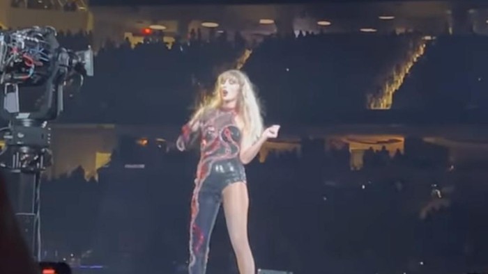 Nia Ramadhani nonton konser Taylor Swift.