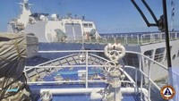 Manila mengecam aksi kapal Beijing itu sebagai tindakan berlebihan dan ofensif.  