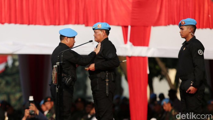 Panglima TNI Menerima Brevet Paspampres Panglima TNI Laksamana Yudo Margono menerima brevet dari Pasukan Pangamanan Presiden di Mako Paspampres, Jakarta, Senin (7/8/2023). Penghargaan ini diharapkan dapat memperkuat jajaran Paspampres di bawah komando TNI.