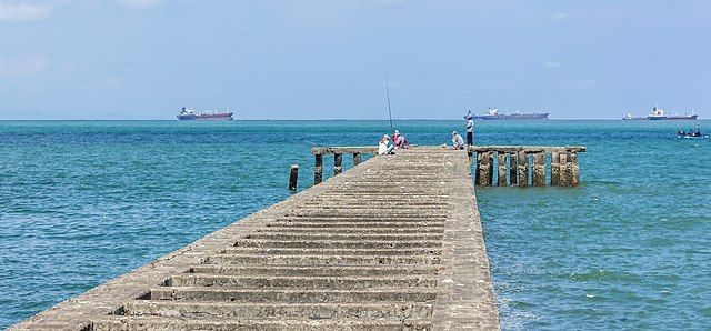 Pantai Teluk Penyu di Cilacap.