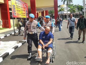 Wajah Lesu Begal di Bandung Usai Peluru Bersarang di Kakinya