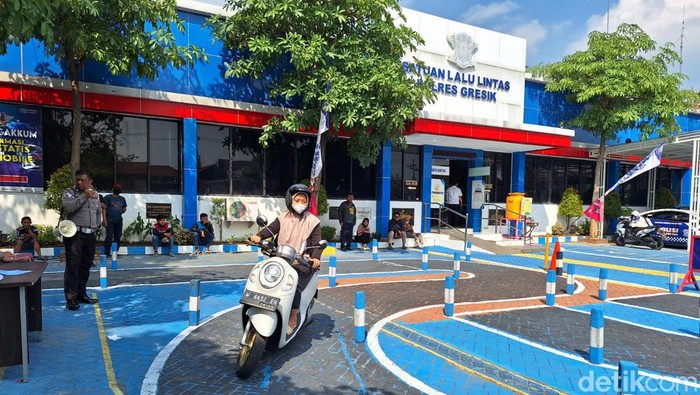 Pemohon SIM di Gresik