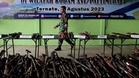 Jajaran Korem 152/Babullah memusnahkan sebanyak 700 pucuk senjata api organik dan rakitan yang merupakan hasil penggagalan di Wilayah Maluku Utara sejak tahun 2019.  
