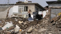 Desa Nanxinfang di pinggiran Beijing mengalami kerusakan yang cukup parah akibat banjir yang disebabkan hujan deras terus menerus.