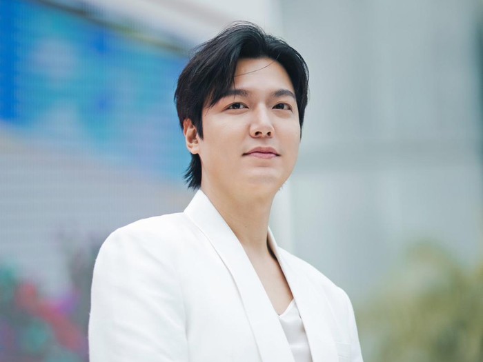 Penampilan terbaru Lee Min Ho dengan pipi chubby di Thailand