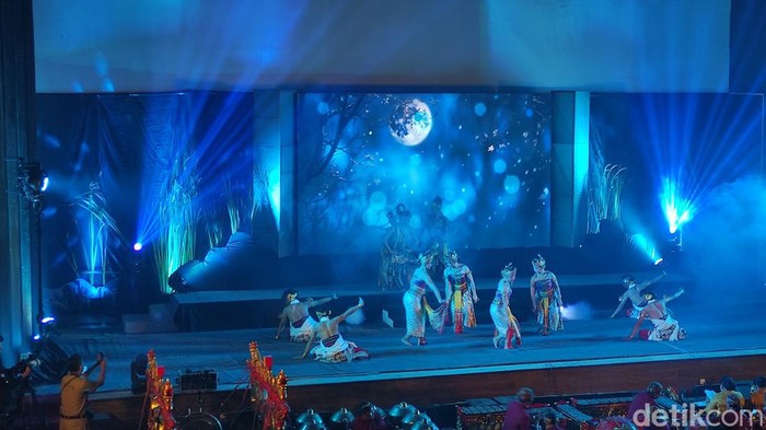 Penampilan wayang orang saat launching Nyantrik di TBRS Semarang, Senin (7/8/2023).