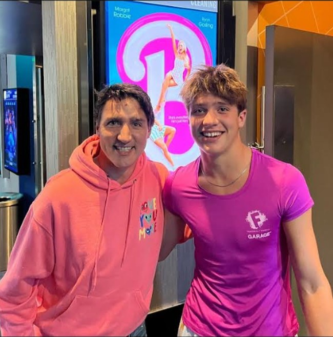 Indonesia merupakan salah satu negara yang mereka kunjungi dalam rangkaian tur Asia. Dari Indonesia, Xavier, yang saat ini berusia 15 tahun, akan mendampingi ayahnya bertolak ke Singapura dan India. (Foto: Instagram @justinpjtrudeau)