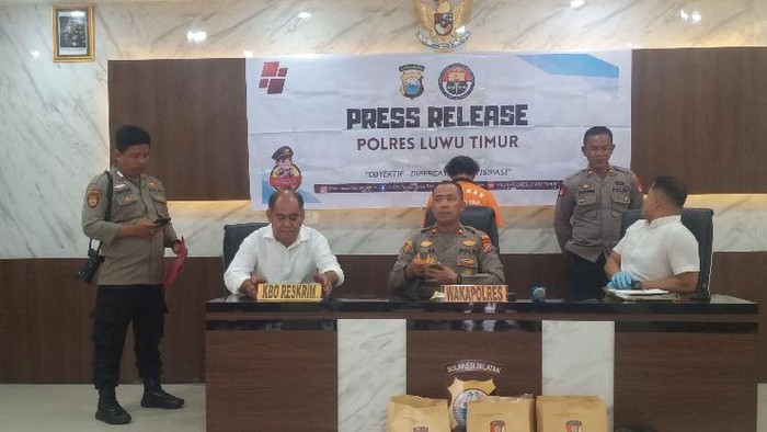 Polisi merilis kasus pembakaran rumah kades Lauwo di Luwu Timur, Sulsel.