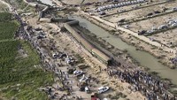 Dilansir Reuters, Minggu (6/8/2023) sekitar 10 gerbong kereta penumpang tergelincir di dekat sebuah kota di provinsi selatan Sindh, kira-kira 275 km (171 mil) dari kota terbesar di negara itu, Karachi. 