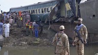 Tim penyelamat militer juga dikerahkan. Keadaan darurat telah diumumkan di rumah sakit utama di Nawabshah dan distrik tetangga Sindh. 