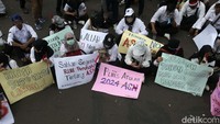 Pegawai honorer ini berasal dari berbagai instansi mulai Satpol PP, Dishub, Nakes, hingga pegawai teknis.  