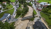 Slovenia menghadapi bencana alam terburuk dalam sejarahnya, kata Perdana Menteri Robert Golob, Sabtu, setelah banjir dahsyat menyebabkan kerusakan diperkirakan setengah miliar euro ($ 550 juta). 