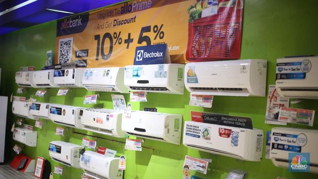 Promo Aneka AC di Transmart Full Day Sale. (CNBC Indonesia/Tias Budiarto)