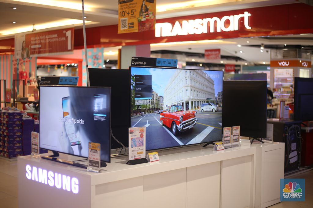Promo Aneka TV di Transmart Full Day Sale. (CNBC Indonesia/Tias Budiarto)