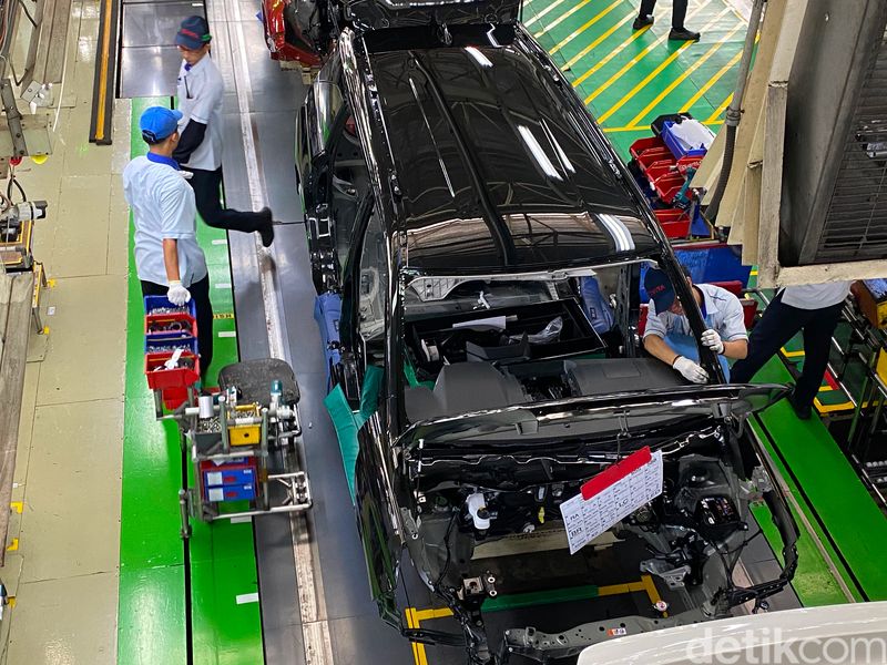 Proses Produksi Toyota Yaris Cross di Karawang