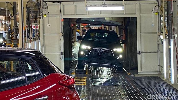 Proses Produksi Toyota Yaris Cross di Karawang