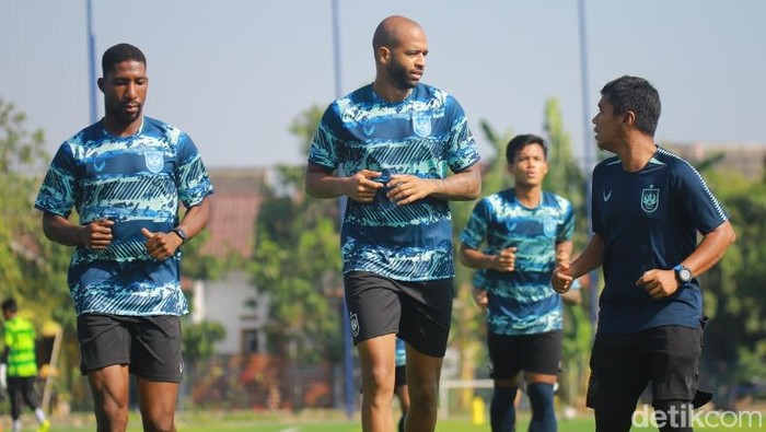 PSIS kembali melakukan persiapan menghadapi Arema FC di lapangan Wisesa, Mranggen. Foto diunggah Senin (7/8/2023).
