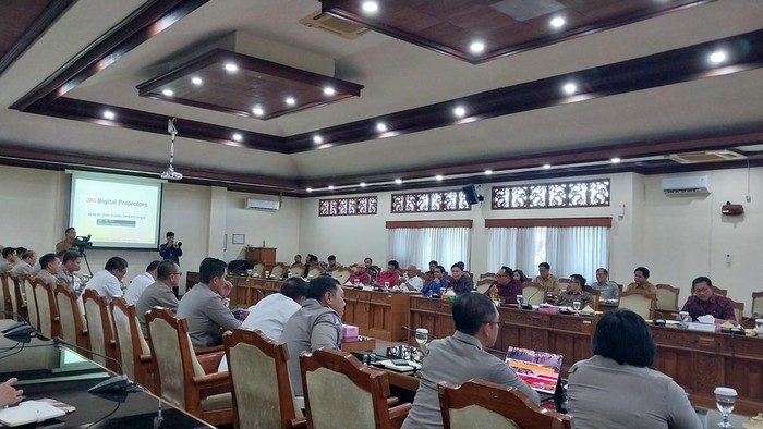 Rapat Koordinasi Komisi I DPRD Provinsi Bali bersama Polda Bali terkait keamanan menjelang Pemilu 2024, Senin (7/8/2023). (Rizki Setyo Samudero)