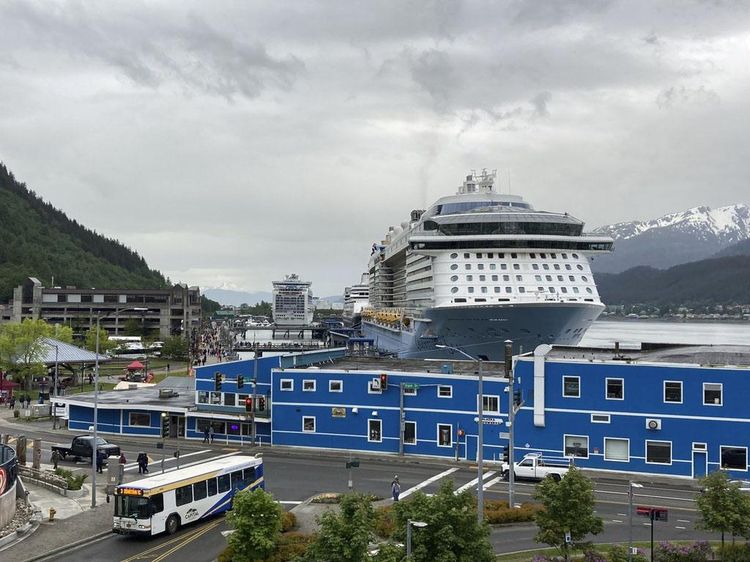 Ribuan Turis Banjiri Kota Juneau Alaska Untuk Nikmati Lanskap Gletser