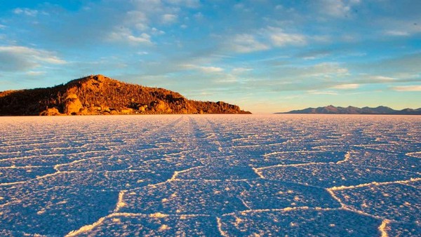 Ini Salar de Uyuni, Dataran Garam Terbesar di Dunia!