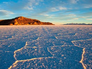 Ini Salar de Uyuni, Dataran Garam Terbesar di Dunia!