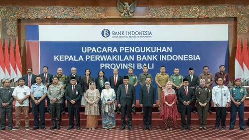 Sekda Kota Denpasar Ida Bagus Alit Wiradana ketika menghadiri pengukuhan Kepala Perwakilan BI Bali R. Erwin Soeriadimadja di Kantor BI Bali, Jalan Letda Tantular Nomor 4 Denpasar, Bali, Senin (7/8/2023).