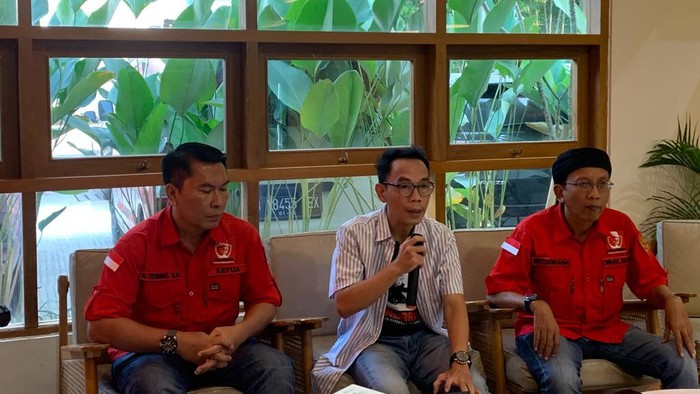 Dwi Kundoyo caleg PSI DPRD DKI Jakarta dan Estugraha caleg PSI DPRD Kota Bogor menyatakan mundur dari kontetasi Pemilu 2024. Dwi dan Estugraha juga menyatakan mundur dari keanggoataan PSI buntut kunjungan Prabowo Subianto ke PSI beberapa waktu lalu.