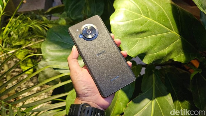 Sharp Aquos R7s
