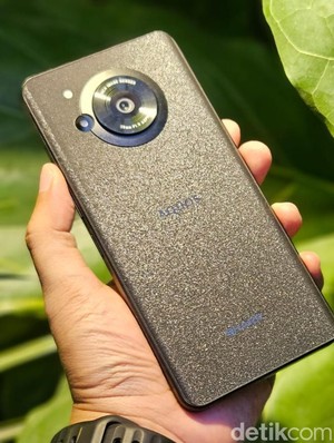 Sharp Aquos R7S