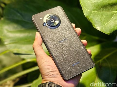 Sharp Aquos R7s