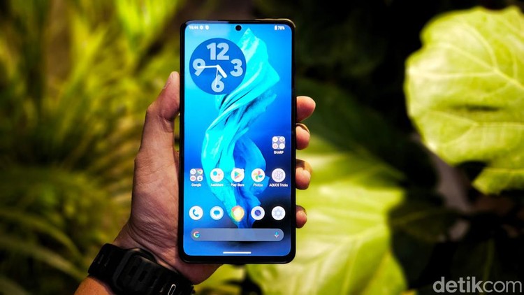 Sharp Aquos R7s
